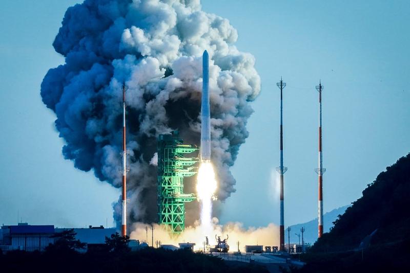 The domestically developed Korea Space Launch Vehicle-II (KSLV-2), also known as Nuri, on Oct. 21 last year lifts off from the Naro Space Center in Goheung-gun County, Jeollanam-do Province. (President Moon Jae-in's official Facebook account