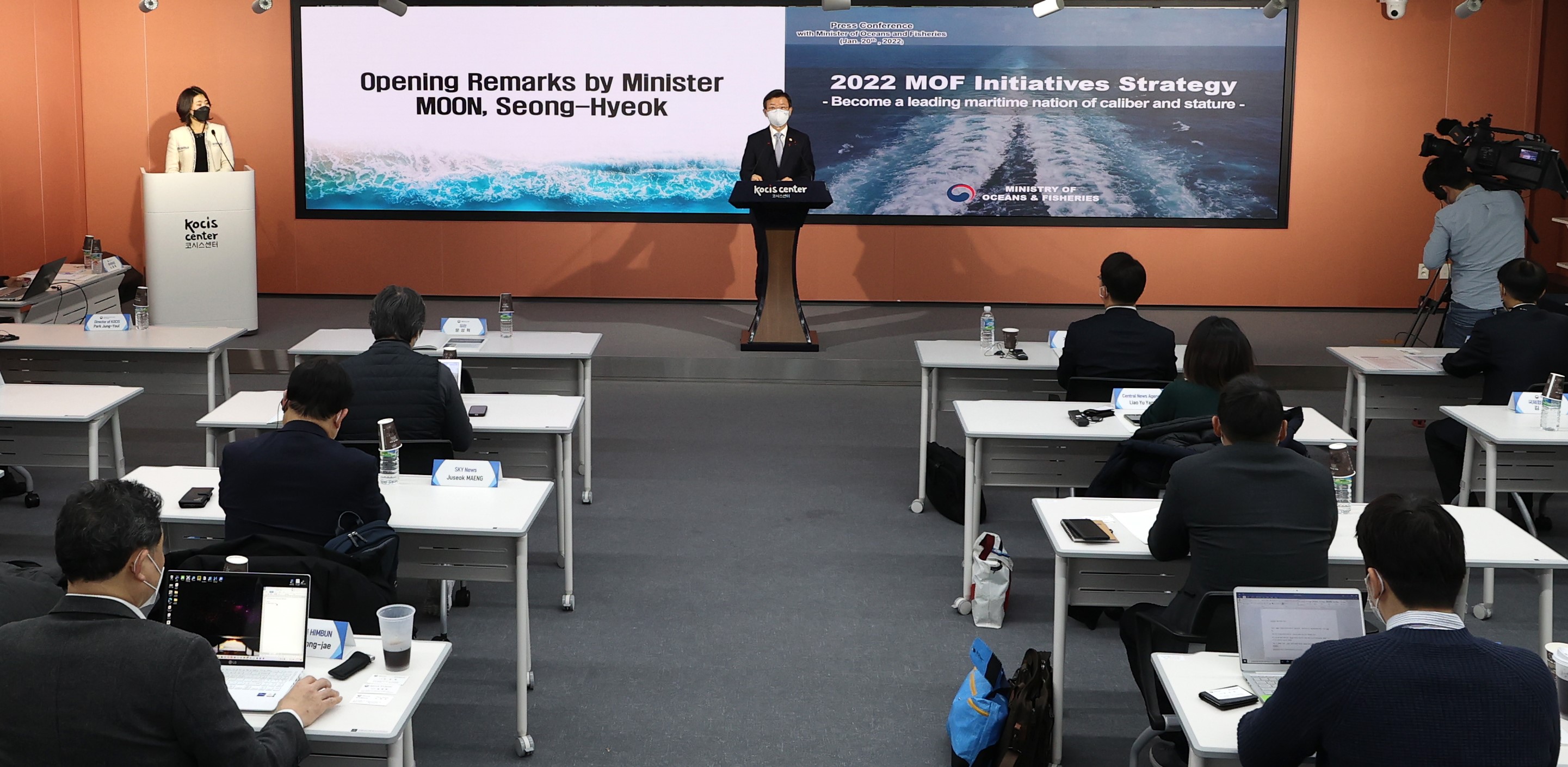 The 72-seat multipurpose hall at KOCIS Center hosts events for foreign correspondents such as news conferences and policy briefings. With a simultaneous interpretation room