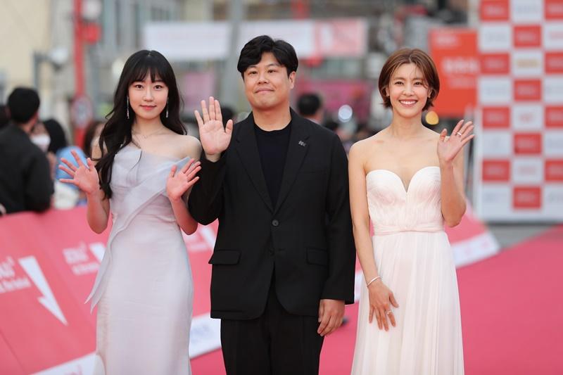 Ahead of the opening ceremony on April 28 of the Jeonju International Film Festival at Jeonju Dome in the Wansan-gu District of Jeonju, Jeollabuk-do Province, 
