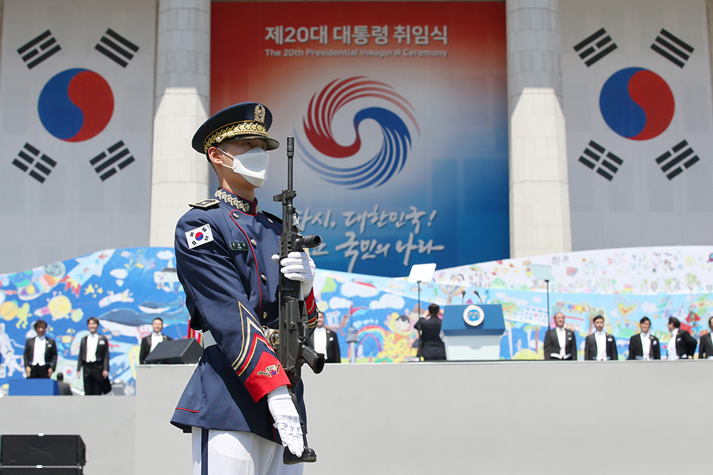 An honor guard of the Ministry of National Defense on May 9 takes part in a rehearsal of the presidential inauguration ceremony. 