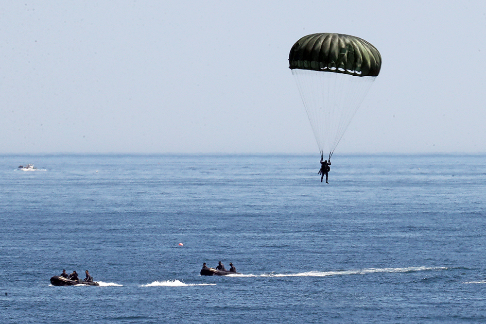 The Special Reconnaissance Battalion of the Marine Corps on May 31 conducts a 