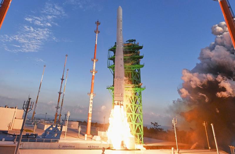The Ministry of Science and ICT on May 25 said a meeting of its Launch Management Committee approved June 15 as the date of the second launch of the Nuri rocket. The photo shows the rocket's first launch at the Naro Space Center in Goheung-gun County, Jeollanam-do Province. (Korea Aerospace Research Institute)