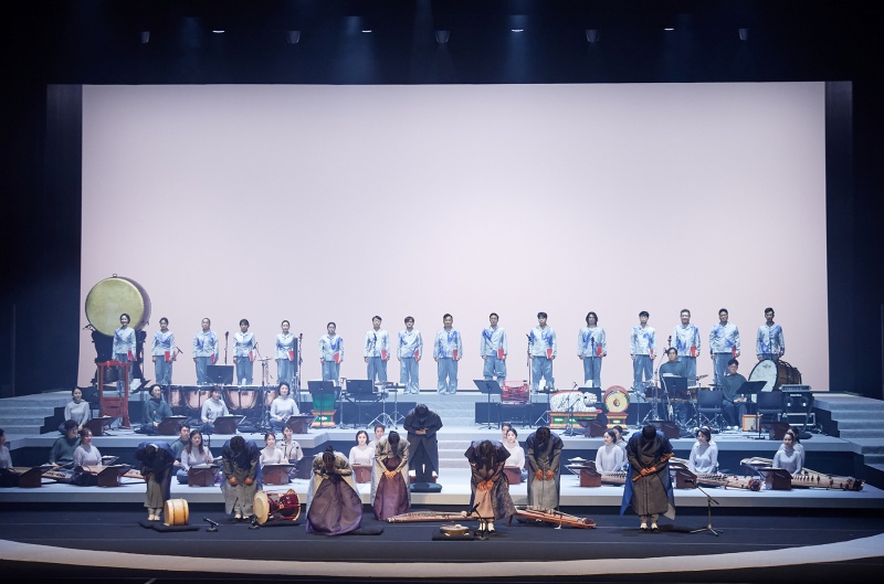 The Gyeonggi Sinawi Orchestra in September will hold performances in Austria to mark the 130th anniversary of Korea's ties with the European country. Shown is the orchestra greeting the audience in December last year. (Orchestra's official Facebook page) By Min Yea-Ji and Lee Jihae