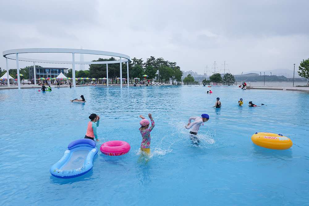 Children on June 24 play with water at the swimming pool in Ttukseom Hangang Park in Seoul's Gwangjin-gu District. 