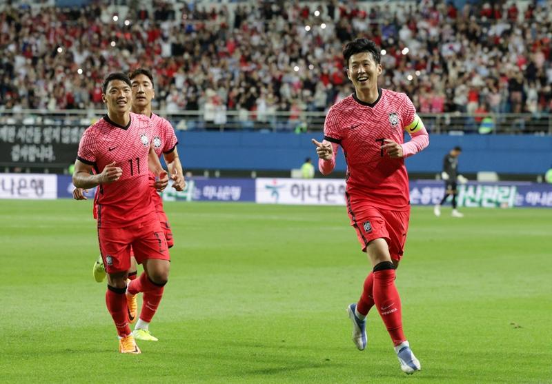 Son Heung-min, captain of the national soccer team, on June 6 celebrates after scoring late in a 2-0 friendly win over Chile at Daejeon World Cup Stadium in Daejeon. (Yonhap News)
