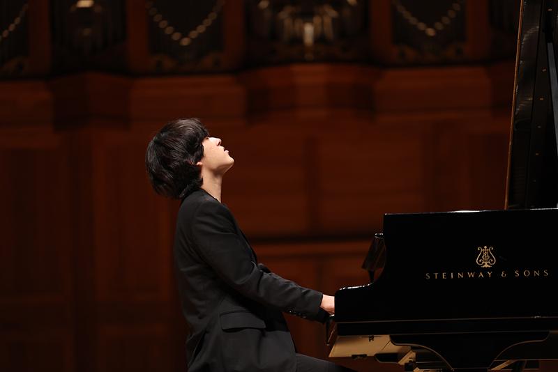Prodigy Lim Yun-chan on June 30 plays the piano before a news conference at Lee Kang-sook Hall of the Korea National University of Arts campus in Seoul's Seocho-gu District.