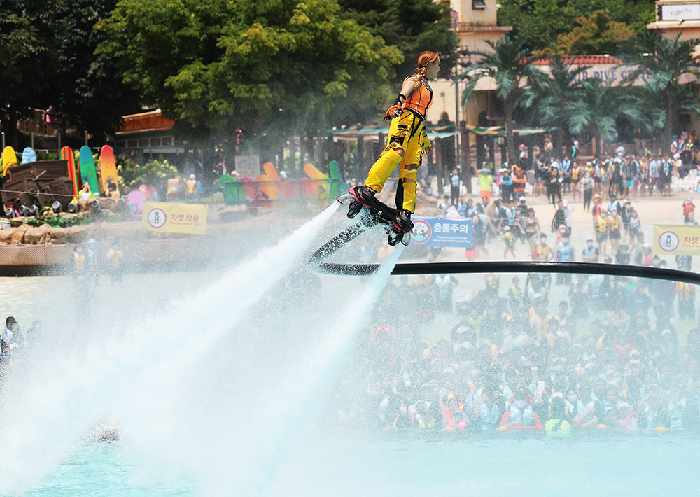 Flyboarder Park Jin-min on the afternoon of July 25 performs with a cool stream of water at the water park Caribbean Bay in Yongin, Gyeonggi-do Province. 