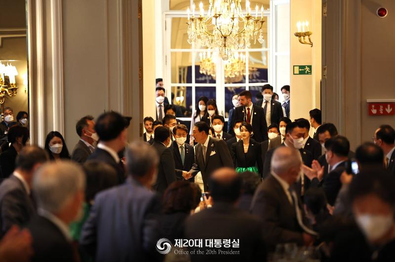 President Yoon Suk Yeol and first lady Kim Keon Hee on June 29 at a Madrid hotel enter a meeting of ethnic Korean residents of Spain. 