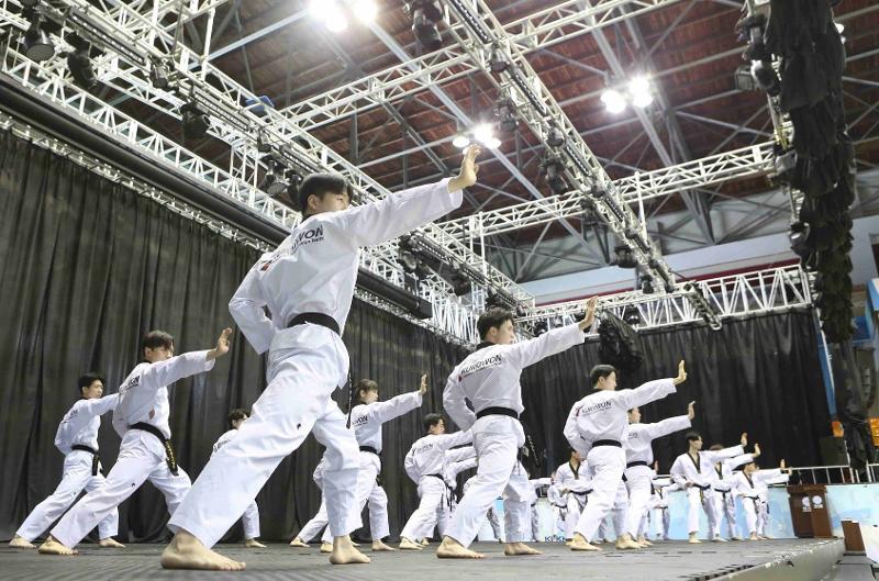 A Kukkiwon taekwondo demonstration team gives a performance. (Kukkiwon's official Facebook page)
