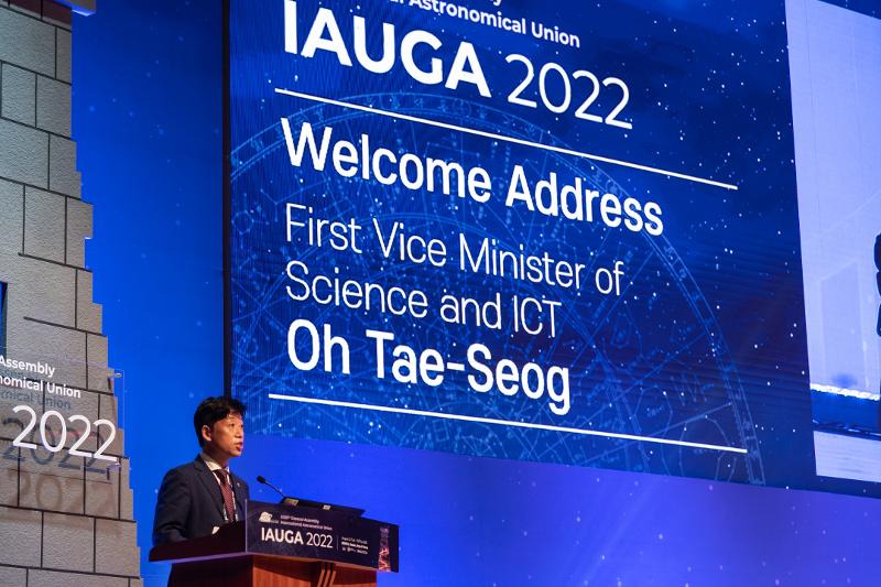 First Vice Minister of Science and ICT Oh Tae-Seog on Aug. 2 delivers a congratulatory speech at the opening ceremony of the 31st General Assembly of the International Astronomical Union at Busan Exhibition and Convention Center, aka BEXCO, in Busan's Haeundae-gu District.