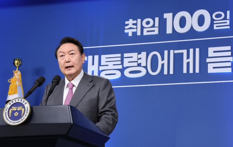 President Yoon Suk Yeol on Aug. 17 holds a news conference at the presidential office in Yongsan-gu District on his 100th day in office. (Yonhap News) 