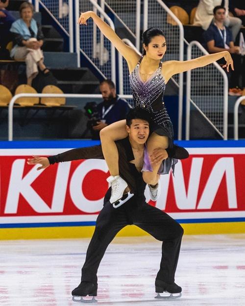 Lim Hannah, 18, and Quan Ye, 21, on Aug. 27 perform in the first round of the International Skating Union's 2022-23 Junior Grand Prix Series in Courchevel, France. (ISU Figure Skating's Facebook) 