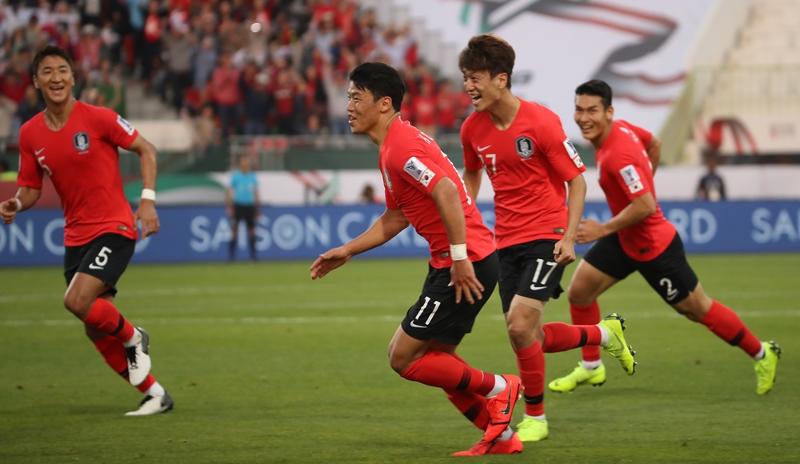 In a second-round game of the Asian Cup on Jan. 22, 2019, at Rashid Stadium in Dubai, the United Arab Emirates, striker Hwang Hee-chan celebrates after scoring the opening goal in a 2-1 win over Bahrain. (Yonhap News)