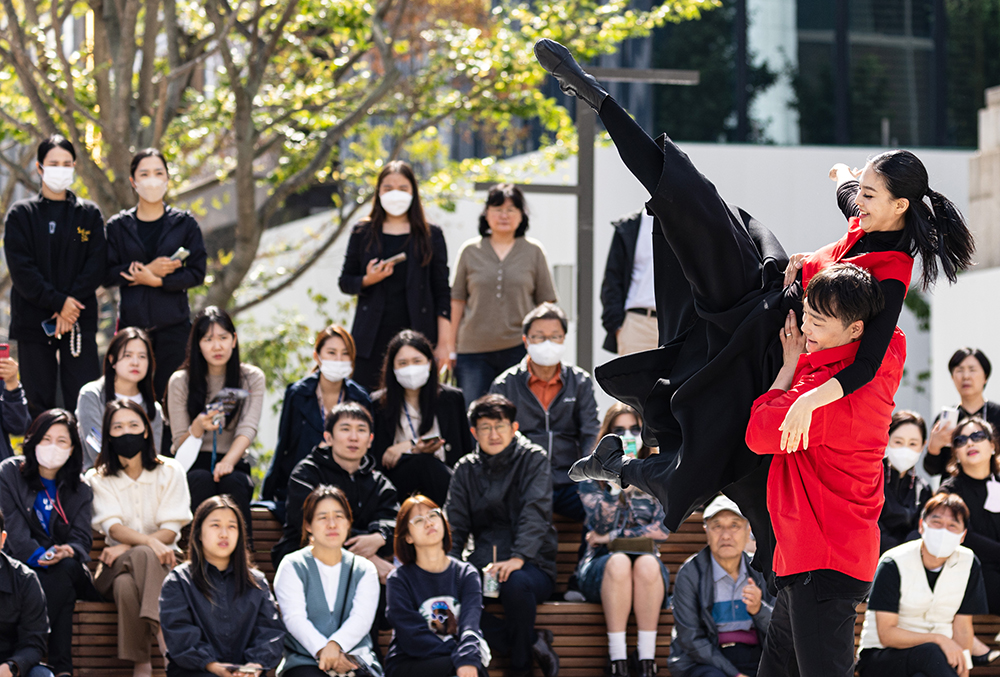 Members of the Seoul Metropolitan Dance Theatre on the afternoon of Oct. 5 rehearse parts of the original work 