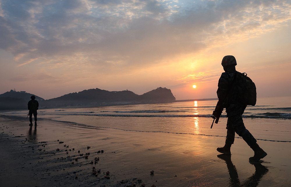 Soldiers of the Republic of Korea Marine Corps on the morning of Oct. 27 patrol the coast of Baengnyeongdo Island in Incheon.