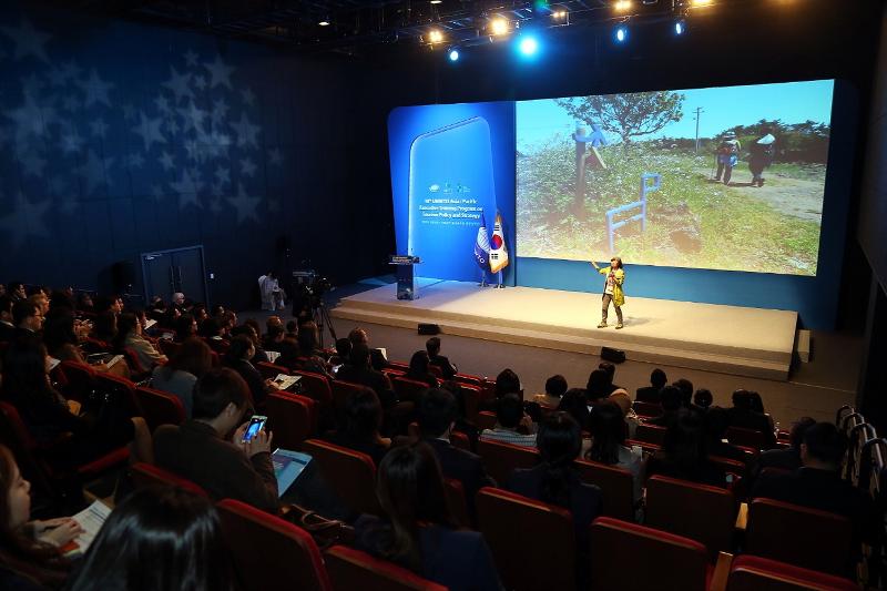 The Ministry of Culture, Sports and Tourism on Nov. 7 said it will host the 16th Global Sustainable Tourism Council's Asia-Pacific Sustainable Tourism Conference jointly with the United Nations World Tourism Organization (UNWTO). Shown here is a picture taken from the 10th conference held in 2016 from March 29 to April 1. (UNWTO's official flicker)