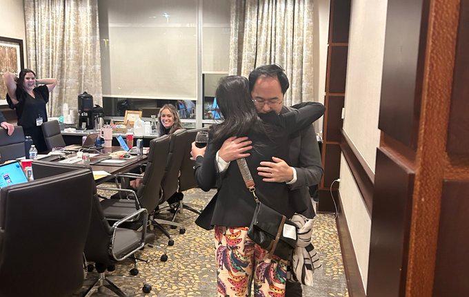  As the first Korean American to earn a third term in 26 years, Rep. Andy Kim (Democrat-New Jersey) on Nov. 9 hugs one of his campaign supporters. (Screen capture from Rep. Kim's Twitter account) 
