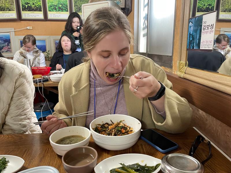 Honorary Reporter from Ukraine Iuliia Mogyko-Song on Nov. 2 arrives at Sadonghang Port on Ulleungdo Island and eats breakfast at a nearby restaurant. Her meal was sanchae bibimbap, (mixed rice with wild leafy vegetables and spicy red pepper paste), a renowned specialty of the island made with indigenous vegetables such as wallflower leaves, bracken and goat's beard. The wild vegetables on the island sprout in early spring and have unique scents thanks to the climate and frequent snow.