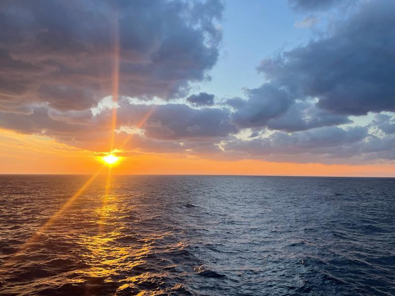 The sunset is seen from the bow of the ship that left Ulleungdo on Nov. 4 to head for Dokdo. Honorary Reporter Farnaz Pirasteh from Iran said, 