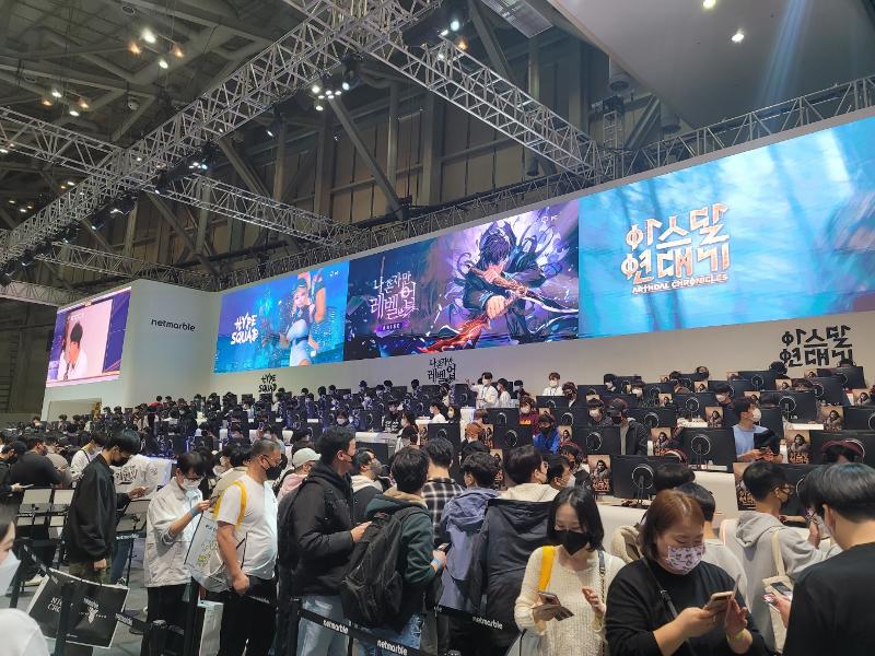 Visitors on Nov. 17 pack Exhibition Center 1 of BEXCO to attend the country's largest game exhibition G-Star.