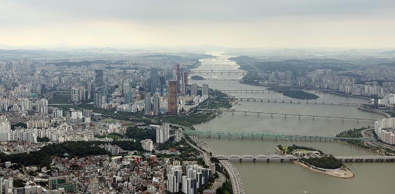 The United Nation on Jan. 25 said Korea will see economic growth of 2%, ahead of the world's rate of 1.9%. Shown is a panoramic view of Seoul. (Jeon Han)