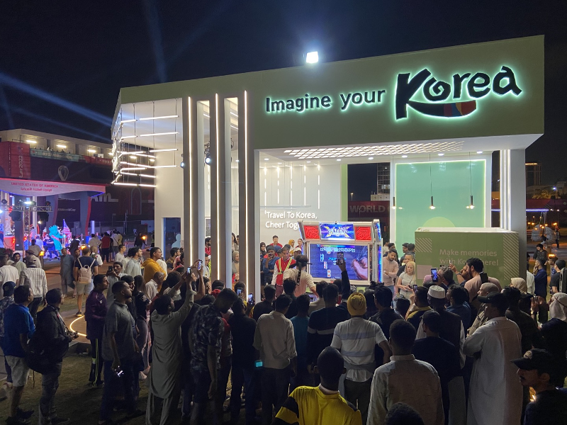 Visitors in Doha, Qatar, crowd around the booth for promoting tourism in Korea.