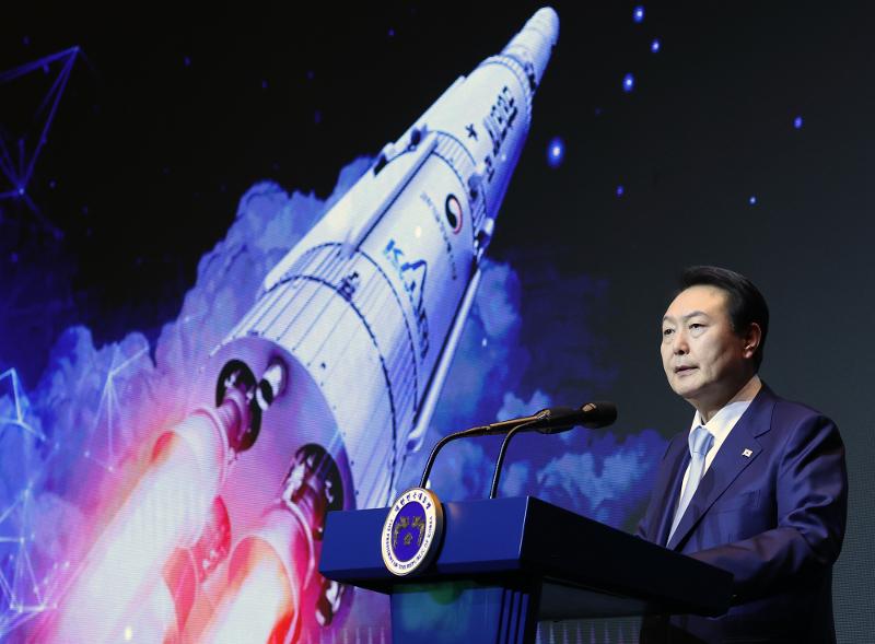 President Yoon Suk Yeol on Nov. 28 speaks at a ceremony to announce the government roadmap for the nation's bid to become a global space power by 2045 at JW Marriott Hotel Seoul in the capital's Seocho-gu District. 