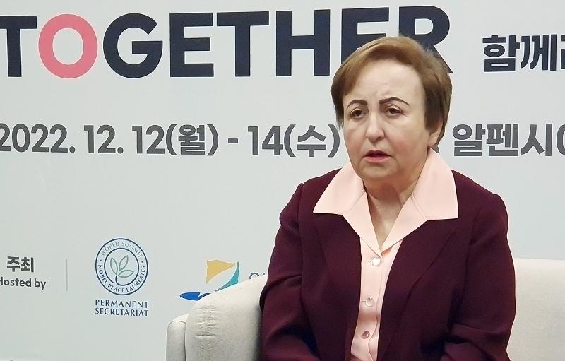 Iranian lawyer Shirin Ebadi, who in 2003 became the first Muslim woman to win the Nobel Peace Prize, on the afternoon of Dec. 12 speaks with Korea.net in an interview at Alpensia Convention Center in Pyeongchang-gun County, Gangwon-do Province. (Yun Dahee)