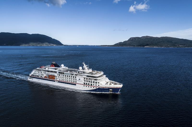 Cruise lines at Incheon Port halted due to COVID-19 will be resumed for the first time in three years and five months. Shown is the Hanseatic Inspiration, a vessel of the German shipping company Hapag-Lloyd AG that the Incheon Port Authority attracted in 2021.