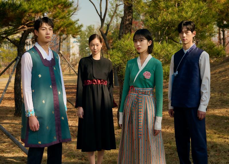 Two exhibitions featuring the beauty of Hanbok and practicality of Hanbok-inspired uniforms will run from Jan. 12-29 at Ara Art Center in Seoul's Jongno-gu District. Shown are Hanbok-inspired uniforms for staff in transportation and leisure services.