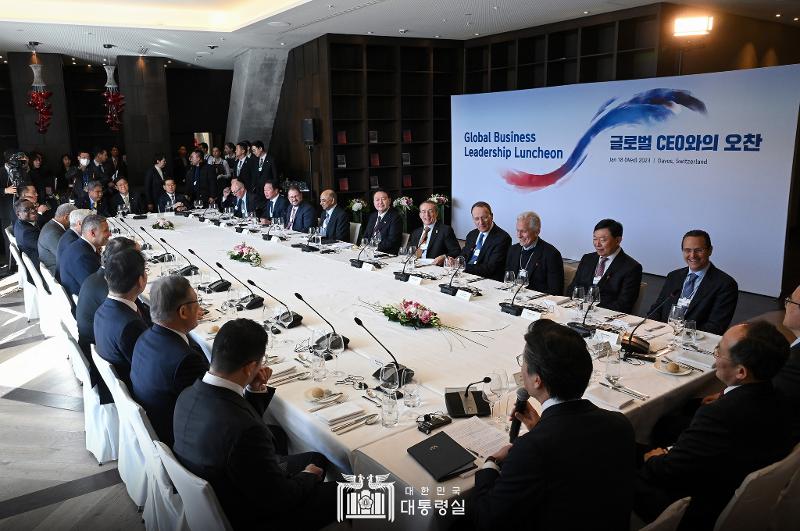 President Yoon Suk Yeol on Jan. 18 attends the Global Business Leadership Luncheon at a hotel in Davos, Switzerland. 