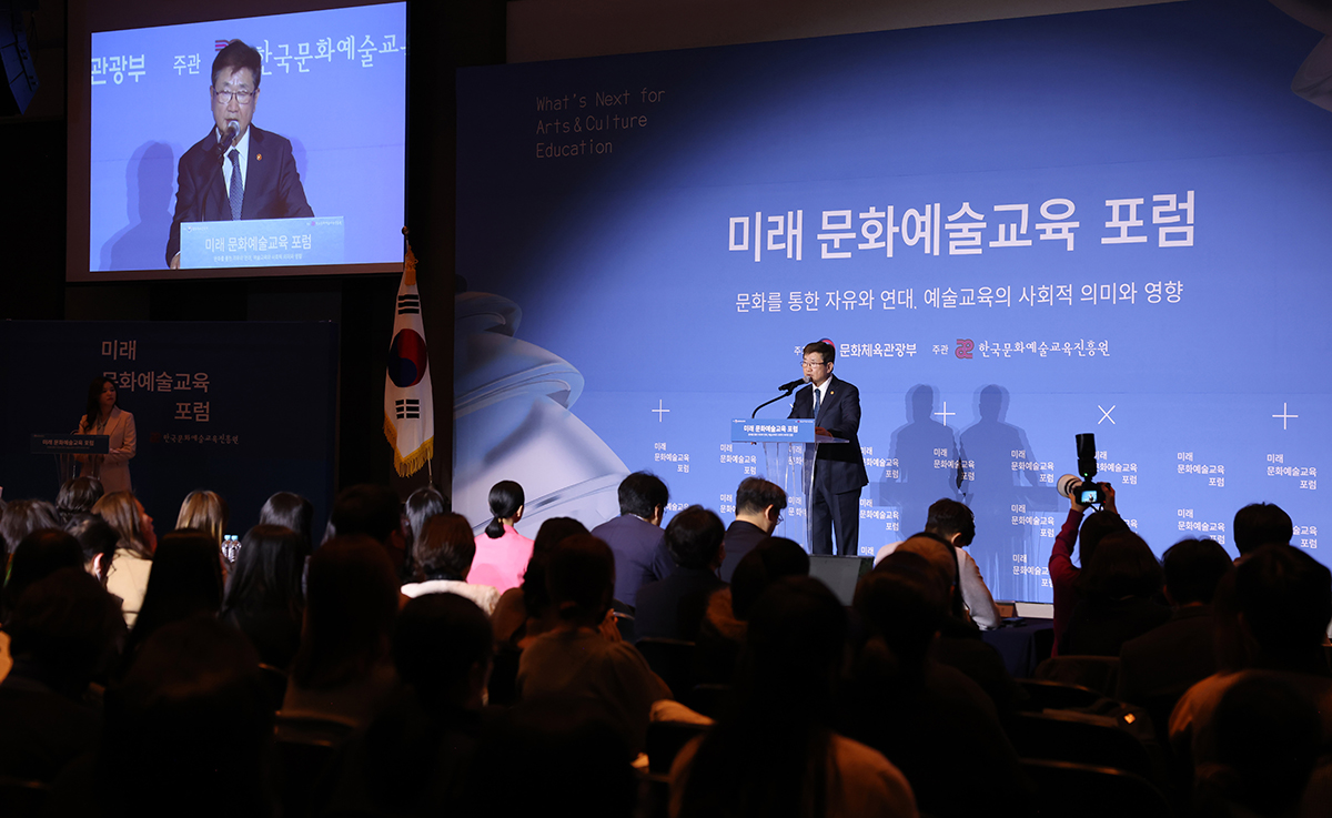 Minister of Culture, Sports and Tourism Park Bo Gyoon delivers a congratulatory speech on Feb. 27 at the first (Future Culture and Art Education Forum) (unofficial translation) held at the Korea Press Center in Seoul's Jung-gu District to discuss freedom and solidarity based on culture; and the social meaning and effect of art education.