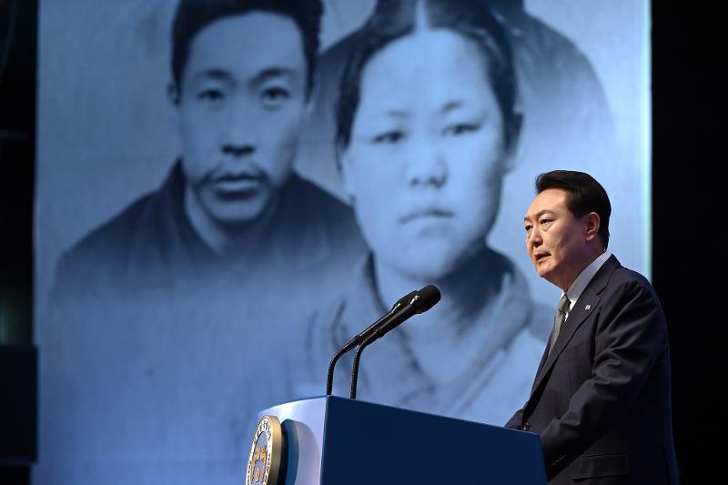 윤석열 회장이 1일 서울 중구 우관순열사기념관에서 열린 3.1운동 104주년 기념식에서 연설하고 있다.