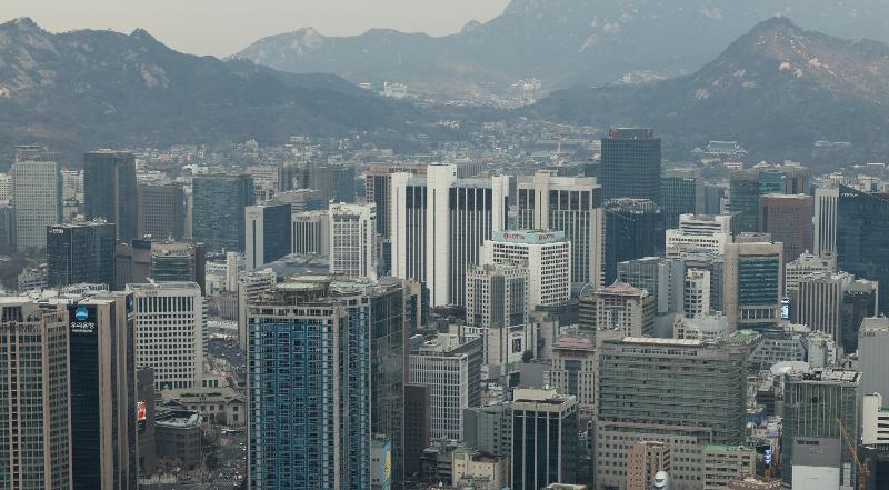 The global credit ratings agency Fitch on March 13 maintained Korea's sovereign rating at 