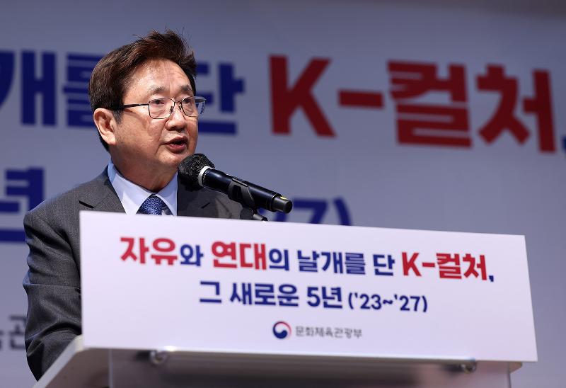 Minister of Culture, Sports and Tourism Park Bo Gyoon on April 11 speaks at a ministry event to announce the second basic plan for cultural promotion and related policy for youth at Ieum Art Hall of Korea Disability Arts & Culture Center in the Daehangno neighborhood of Seoul's Jongno-gu District. 