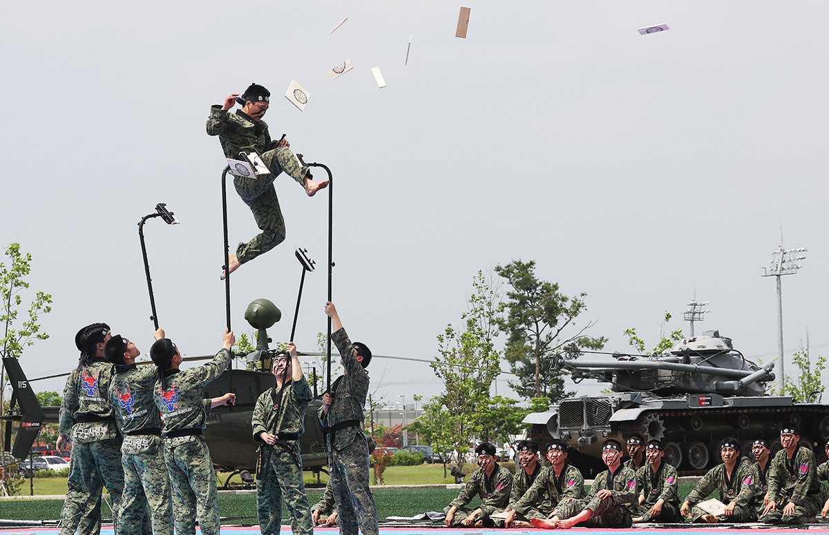 Marking the 70th anniversary of the Korea-U.S. alliance, a taekwondo demonstration team from the Republic of Korea Army's II Corps on May 30 performs at the opening ceremony of this year's Korean Augmentation to the U.S. Army (KATUSA) Friendship Week at Camp Humphreys in Pyeongtaek, Gyeonggi-do Province.