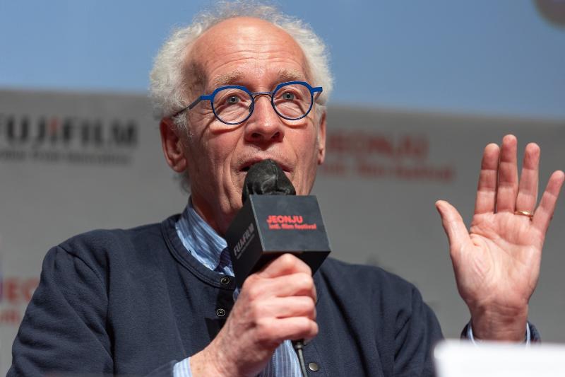 Director Jean-Pierre Dardenne on April 27 answers a question at a news conference for the opening ceremony of the Jeonju International Film Festival at Jeonju Cine Complex in Wansan-gu District of Jeonju, Jeollabuk-do Province.