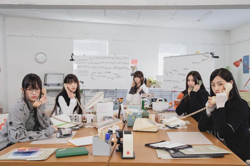 This is the K-pop girl group NewJeans. (NewJeans' official Twitter account) 