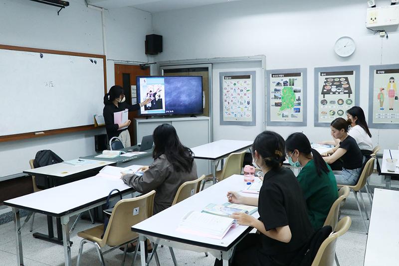 This is a classroom at King Sejong Institute, which teaches Korean language and culture, in Chiang Mai, Thailand. (King Sejong Institute)