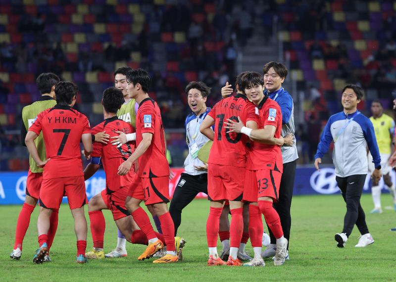 The national men's under-20 (U-20) soccer team on June 1 celebrates its 3-2 win over Ecuador at the stadium Estadio Unico Madre de Ciudades in Santiago del Estero, Argentina, to advance to the U-20 World Cup quarterfinals. 