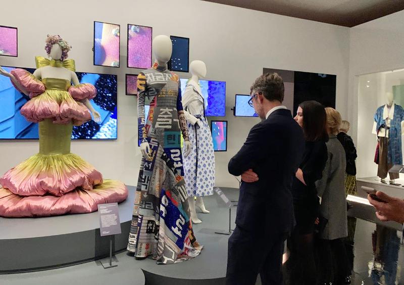 The exhibition (Hallyu! The Korean Wave) is a popular attraction of the Victoria and Albert Museum in London. (Yonhap News) 