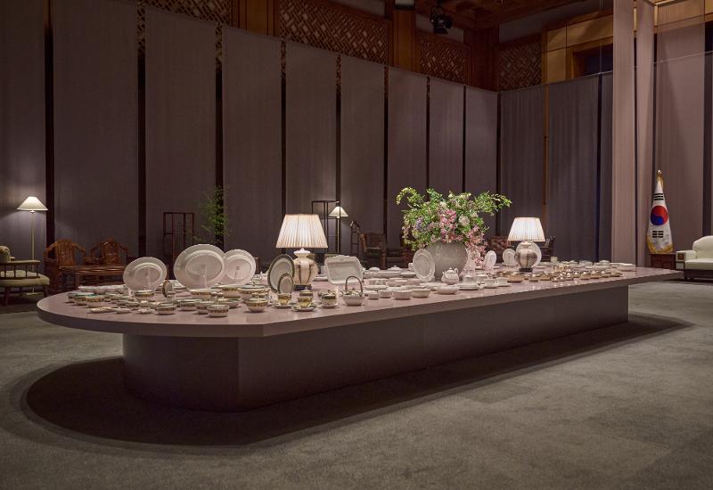These dishes were used to serve guests at Cheong Wa Dae.