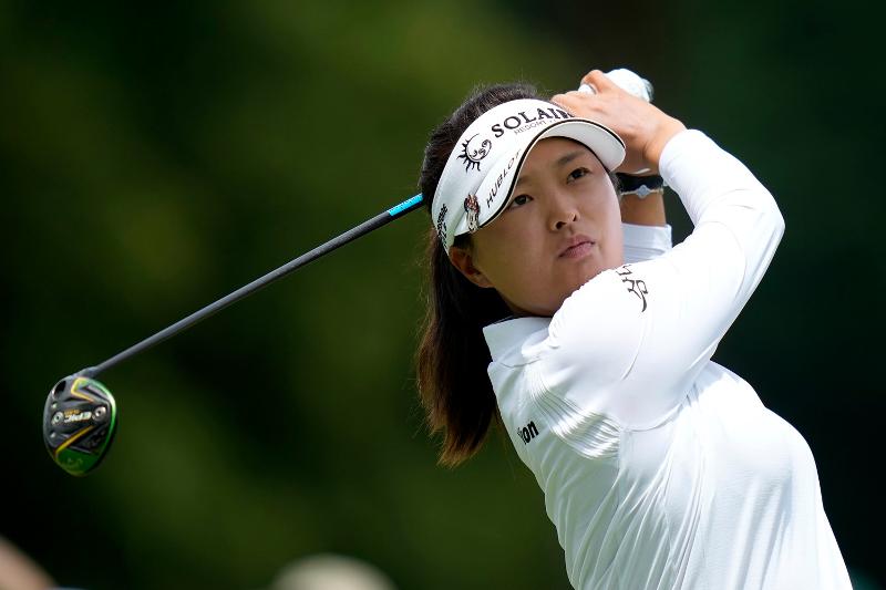 Ko Jin-young on June 25 hits a tee shot on the seventh hole of the final round of the KPMG Women's PGA Championship on the Ladies Professional Golf Association Tour of the U.S. at Baltusrol Golf Club in Springfield, New Jersey. (Yonhap News)