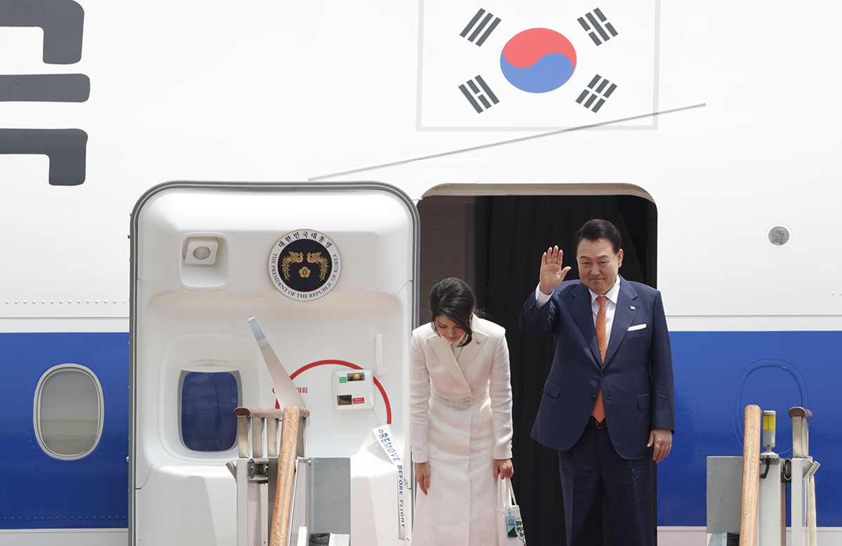 President Yoon Suk Yeol and first lady Kim Keon Hee on July 10 bid farewell before boarding the presidential plane Code One at Seoul Air Base in Seongnam, Gyeonggi-do Province, first for Lithuania to attend this year's NATO Summit there and later for an official visit to Poland.