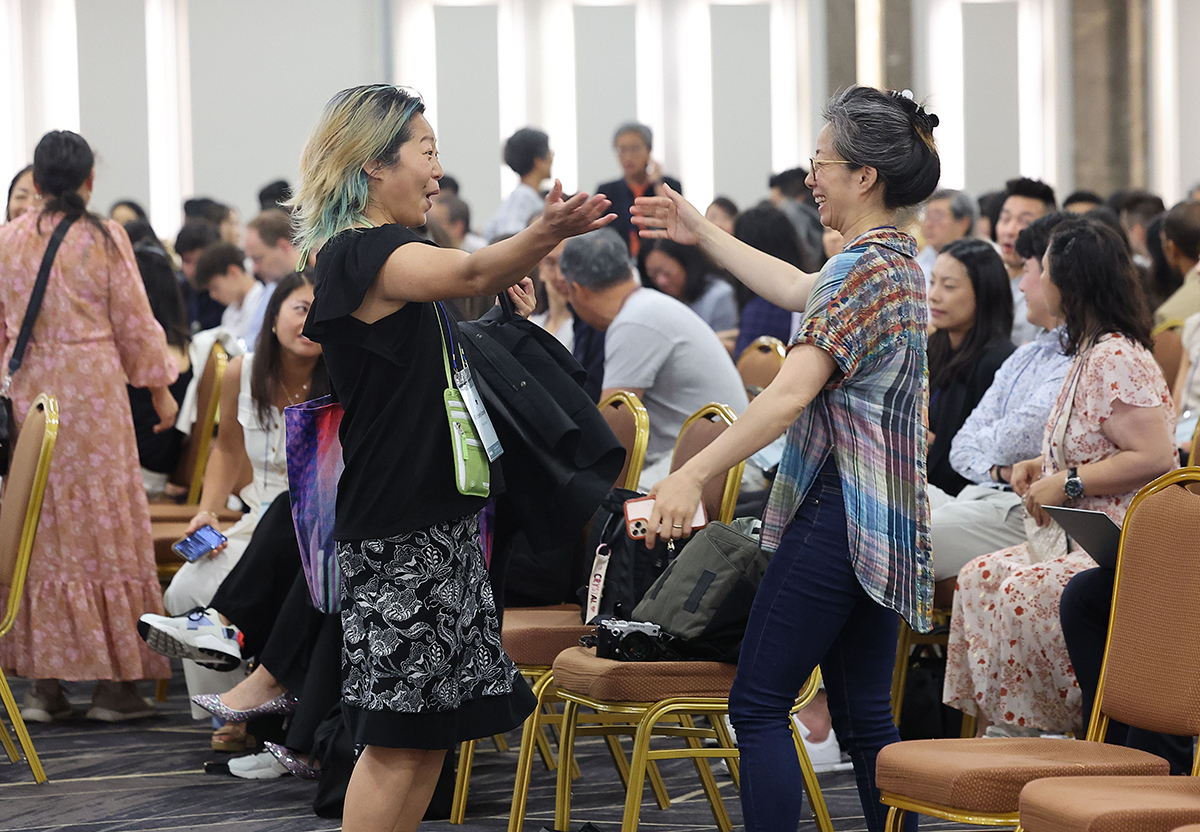 Participants at the gathering of the International Korean Adoptee Associations on July 11 exchange greetings at COEX Mall in Seoul.