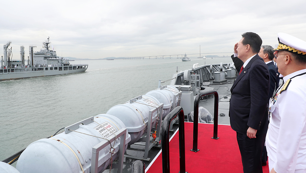President Yoon Suk Yeol gives a salute on Sept. 15 aboard the naval landing vessel Nojeokbong at a ceremony marking the 73rd anniversary of the famous Incheon landing of the Korean War at the Port of Incheon in the city's Jung-gu District.