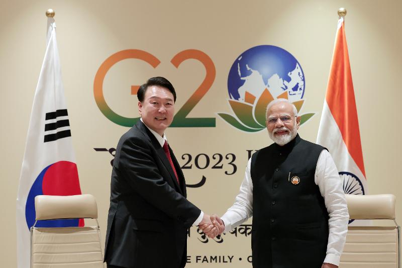 President Yoon Suk Yeol (left) on Sept. 10 shakes hands with Indian Prime Minister Narendra Modi at their bilateral summit held at the International Exhibition-cum-Convention Centre, aka Bharat Mandapam, in New Delhi, India. (Kim Yong Wii from Office of the President)