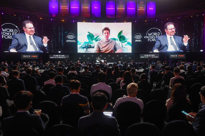 OpenAI CEO and ChatGPT creator Sam Altman (middle), Minerva University founder Ben Nelson and others on the morning of Sept. 12 discuss online the future of AI under the theme 