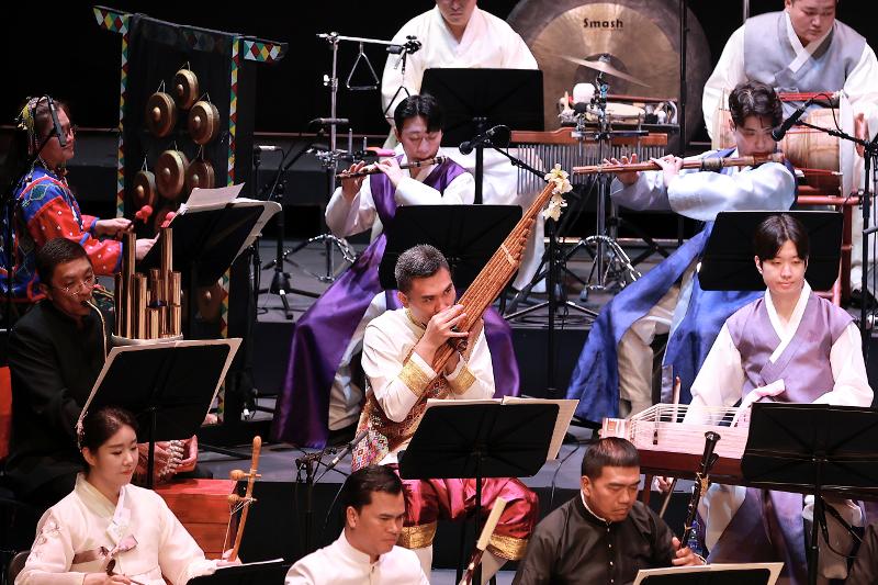 The Asia Traditional Orchestra on Sept. 17 performs at Theater 2 of the Asia Culture Center Theater in Gwangju's Dong-gu District.