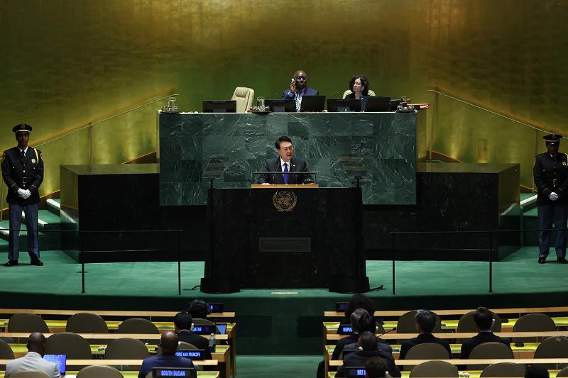 President Yoon Suk Yeol on Sept. 20 delivers a keynote address at the 78th United Nations General Assembly in New York. (Jeon Han) 